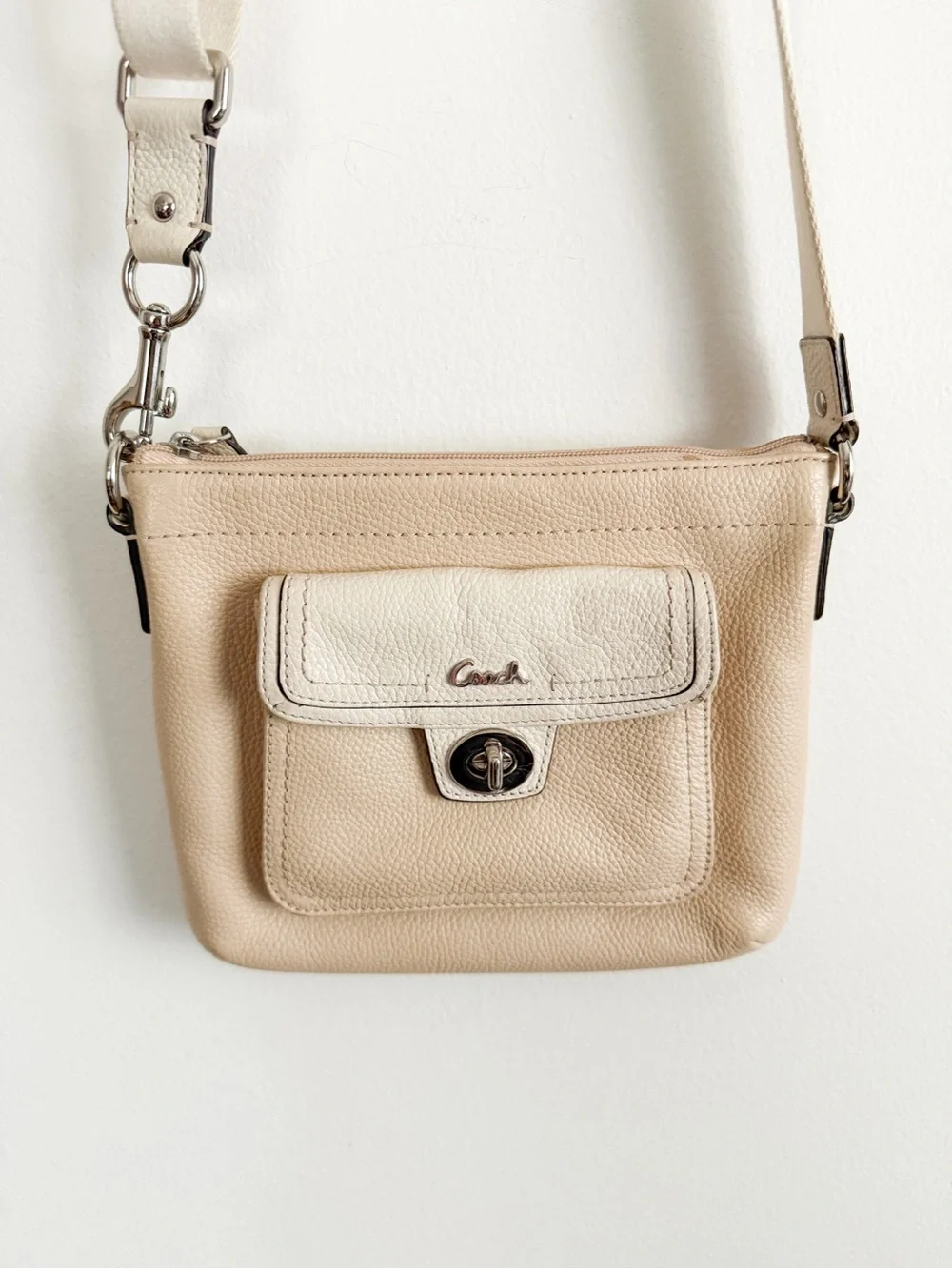 Authentic Coach Pebbled Sonoma Cream Ivory Turnlock & Zipper Top Crossbody Purse